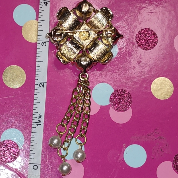 Pearl Pointe Fashion Brooch - Picture 12 of 13